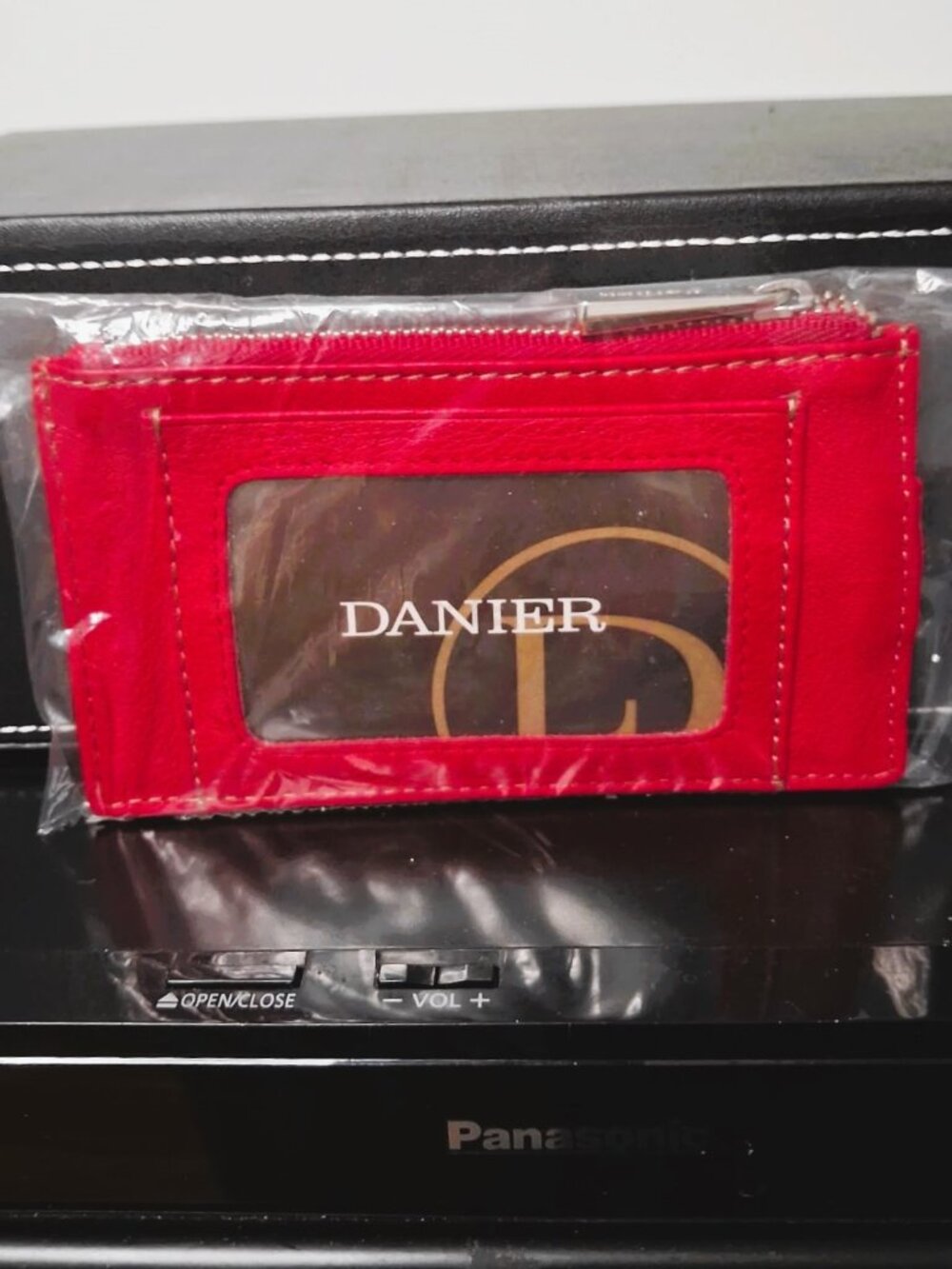 New Authentic Danier Genuine Leather Wallet with Clear ID Slot & Zippered Pocket